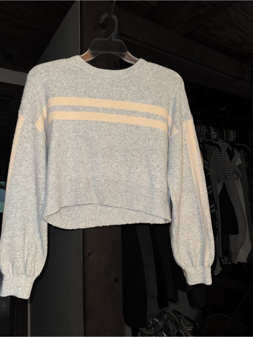 Cropped Crewneck Stripe Sweater - Light Gray & Cream